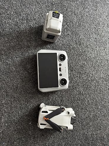 Продаю дрон Dji mini 3 pro 
2 батареи 
Пульт с экраном 
Мини торг
