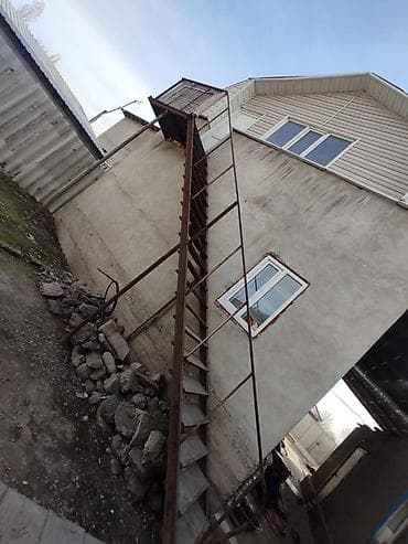 двух этажный дом: Металлическая лестница Наружные, Форма лестницы: Прямая — 1