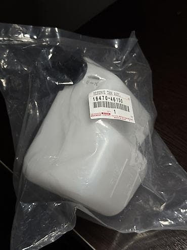 srv 3: Бачок Toyota Новый, Оригинал, Япония — 1