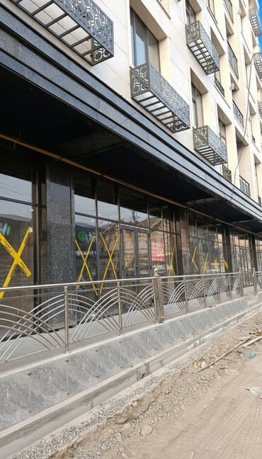 Сдаётся коммерческое помещение 109 м² в первом этаже современного