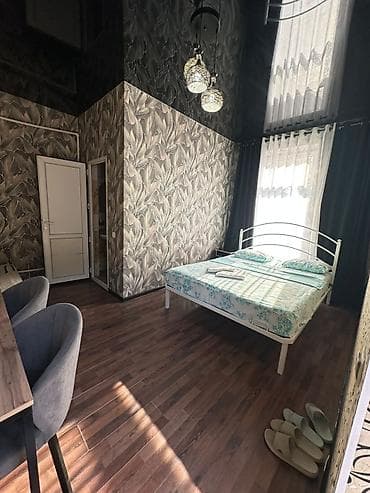 Стильный номер-студия с высокими потолками и панорамным окном — 1