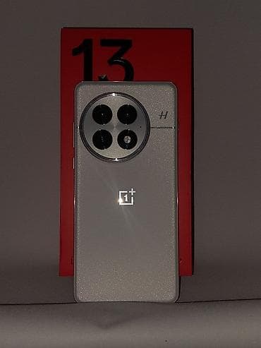 realme c2: OnePlus 13, Б/у, 256 ГБ, цвет - Белый, 2 SIM — 2