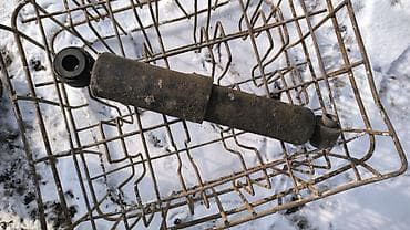 Задний амортизатор Nissan 1993 г., Б/у, Оригинал, Япония