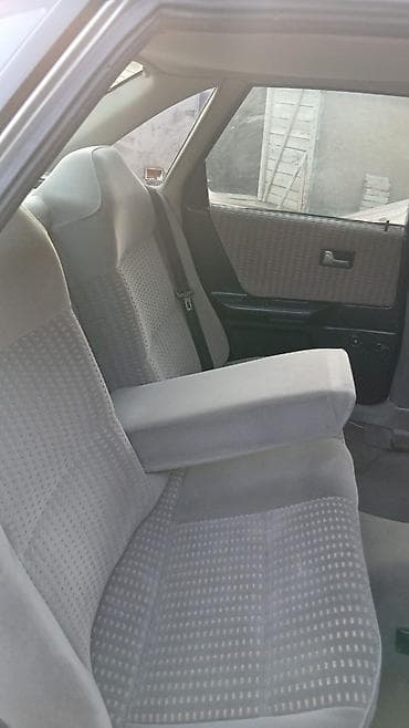 авто лента: Audi 80: 1991 г., 1.8 л, Автомат, Бензин, Седан — 6