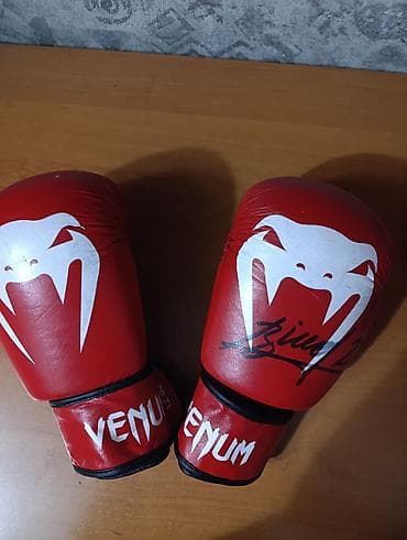 Перчатки: Боксерские перчатки Venum, красные, 12 oz. автограф Дмитрия Бивола — 1