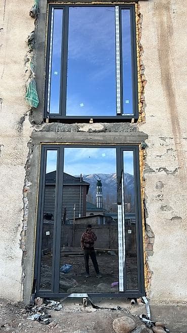 российские часы: Алюминиевое окно на заказ, Тип окна: Панорамные, Декоративные особенности: Фрамуга, Платная установка, Без рассрочки — 1