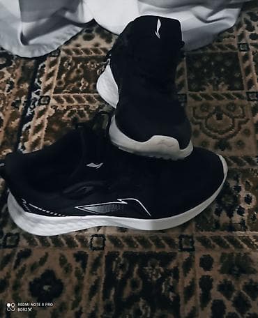 nike tech flecee: Кроссовки для бега/фитнеса, черные с контрастной белой подошвой. - — 1
