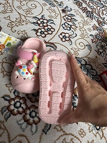 зимный обувь: Детские сабо/кроксы розового цвета с забавными 3D-украшениями в виде — 3