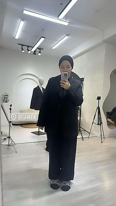 пальто пиджак: Женский базовый жакет прямого кроя - Фасон: удлинённый однобортный — 3