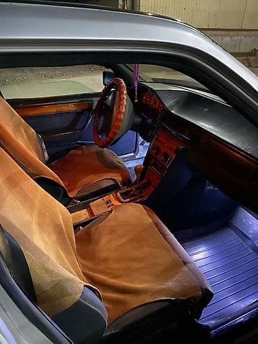 Mercedes-Benz W124: 1992 г., 2.3 л, Механика, Бензин, Седан — 4