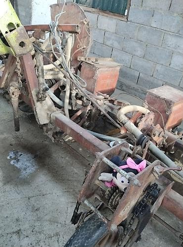 трактор89 2: Кукурузная сеялка (двухрядная) Описание: - Навесная сеялка для — 4