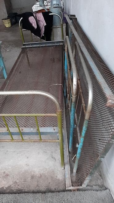 Металлическая разборная кровать 2 штуки однаспальная и полуторка