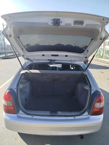 Унаа: Mazda 323: 2001 г., 1.6 л, Кол менен иштөөчү, Бензин, Хетчбек — 7