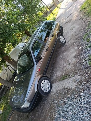 Volkswagen Passat Variant: 1988 г., 1.8 л, Кол менен иштөөчү, Бензин, Универсал — 1