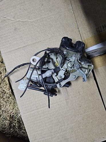 Глушители: Замок двери багажника Subaru Outback BT 5 — 2