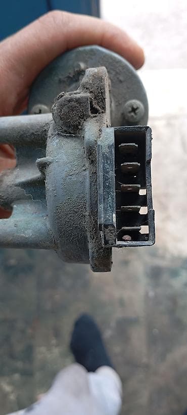 audi c4 запчасти: Электрический моторчик Audi 1981 г., Б/у, Оригинал, Германия — 2