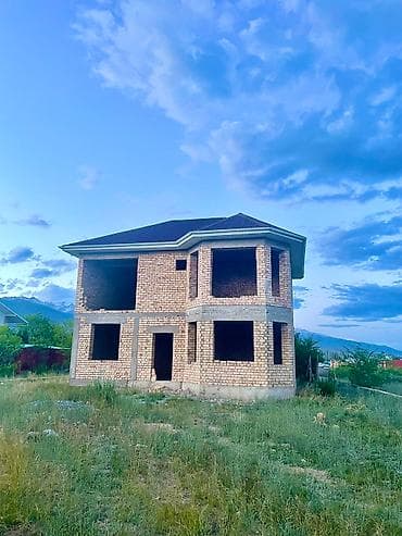 4 bedroom: Продаю двухэтажный незавершенный кирпичный дом в городе чолпон-ата — 1