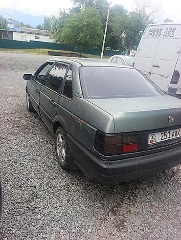 Транспорт: Volkswagen Passat: 1990 г., Седан — 3