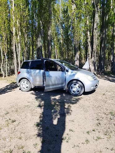 малометражки авто: Toyota Ist: 2002 г., Автомат, Бензин, Хэтчбэк — 2