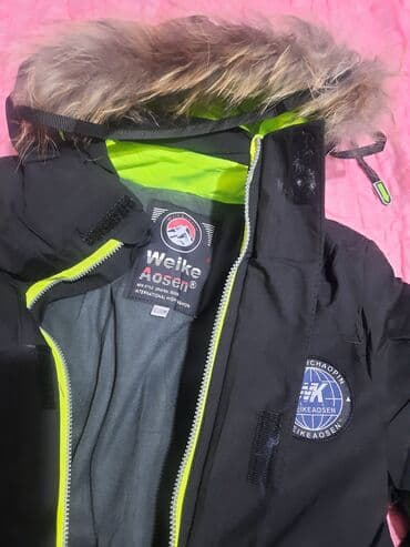 Зимняя куртка для мальчика в возрасте наверное от6 до 9лет.цена