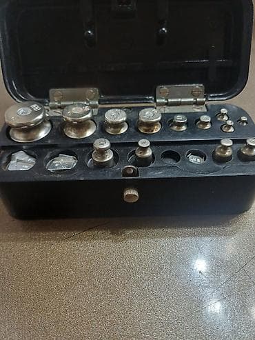 весы аптечные: Набор прецизионных гирь, соответствующих стандарту ГОСТ 7328-61, 4 — 2