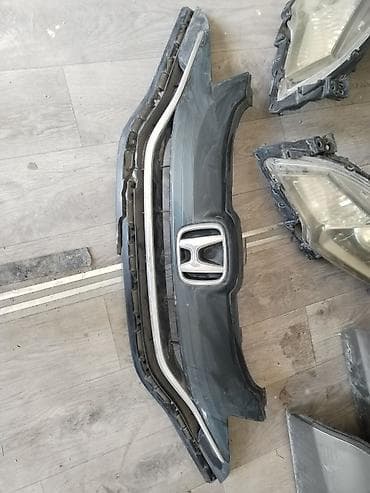 радиятор: Решетка радиатора Honda Б/у, Оригинал — 2