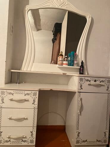 Продаётся комод в спальню с зеркалом.Цена 4500с.Бишкекте at lalafo.kg Продаётся комод в спальню с зеркалом.Цена 4500с.Бишкекте