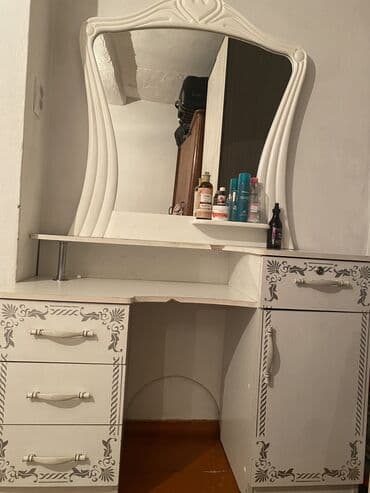 комод с зеркалом бишкек: Продаётся комод в спальню с зеркалом.Цена 4500с.Бишкекте — 1