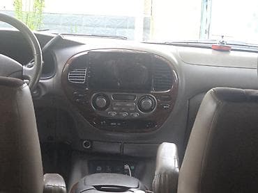 b class: Toyota Sequoia: 2005 г., Бензин, Внедорожник — 6