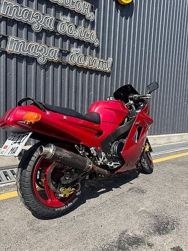 диск сцепления: Спортивный мотоцикл Kawasaki zzr1100 в красном цвете. Основные — 2