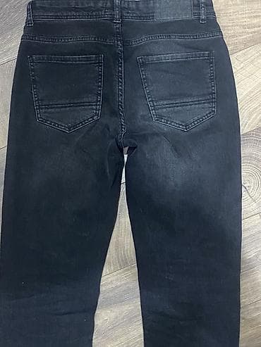 черные часы: Мужские джинсы U.S. Polo Assn. Denim Co., модель SLIM. - Посадка — 4