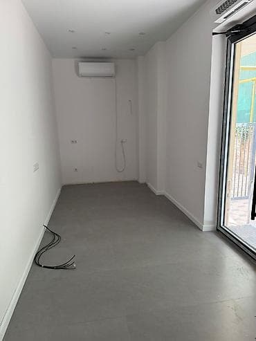 Кыймылсыз мүлк: Кеңселерди ижаралоо, 135 м², Турак комплексинде — 2