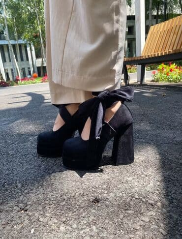 Туфли: Туфли в стиле лолита 1700 сом! такой цены нет нигде состояние — 1