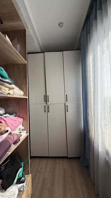 срочно продаётся 1 комнатная квартира в районе ошского рынка: 123 м², С мебелью — 9