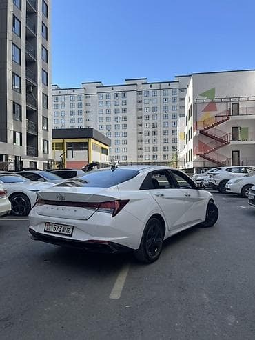 byd e2 2023: Hyundai Avante: 2022 г., 1.6 л, Робот, Гибрид, Седан — 4
