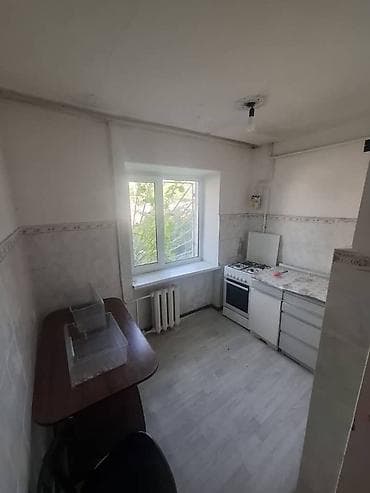 Кыймылсыз мүлк: 2 бөлмө, 44 м², 104-серия, 1 кабат, Эски ремонт — 3