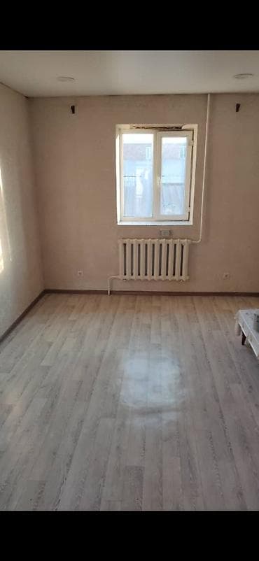 Комната с прихожей. Особенности: - Просторное помещение правильной