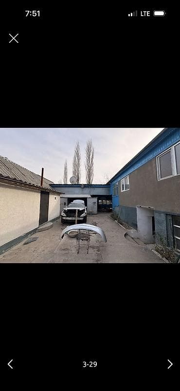 Дома: Участке видны подключение к спутниковой тарелке, водостоки, отмостка — 3