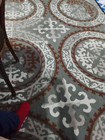 ковер с орнаментом: Ковер с крупным орнаментом в классическом стиле. Основной цвет — — 3