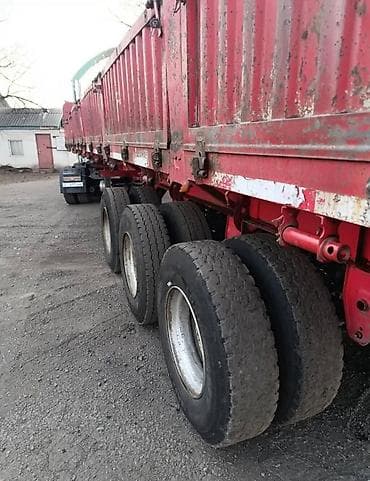 автовозный полуприцеп: Полуприцеп-тяжеловоз/бортовой автопоезд, красный. Особенности: - — 3