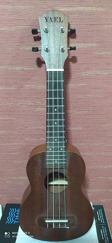 укулел: Укуле́ле — четырёхструнная разновидность гитары, используемая для — 1