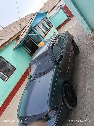 два авто: Daewoo Nexia: 1999 г., 1.5 л, Механика, Бензин, Седан — 2