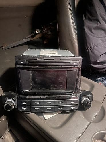 Дополнительное оборудование: Штатная мультимедийная система (головное устройство) для Kia/Hyundai — 1