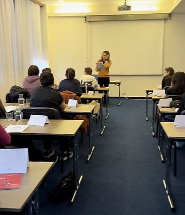 секция волейбола: Языковые курсы Для взрослых, Для детей — 1