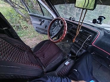 Автомобиль хэтчбек/седан компакт-класса серебристого цвета at lalafo.kg Автомобиль хэтчбек/седан компакт-класса серебристого цвета