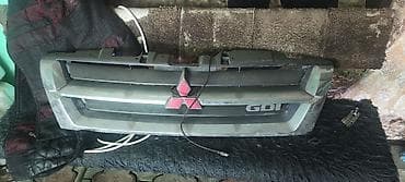 amg 210: Решетка радиатора Mitsubishi 2002 г., Б/у, Оригинал — 1