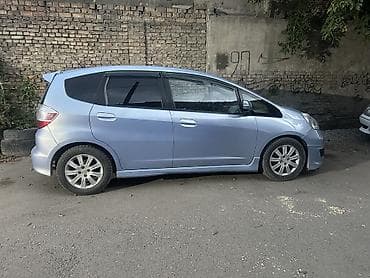 Honda Fit: 2009 г., 1.5 л, Автомат, Бензин, Хэтчбэк — 2