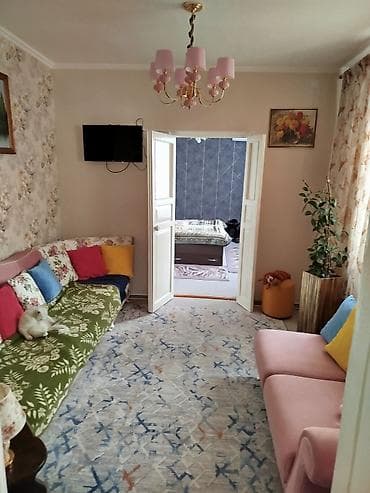 пишпек продаю дом: Полдома, 52 м², 3 комнаты, Собственник — 8