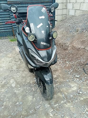 електр скутер: Макси-скутер Honda, 150 куб. см, Бензин — 3