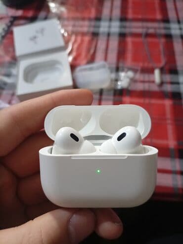 бу аирподс: Беспроводные наушники-вкладыши с кейсом зарядки (белый цвет) — 2